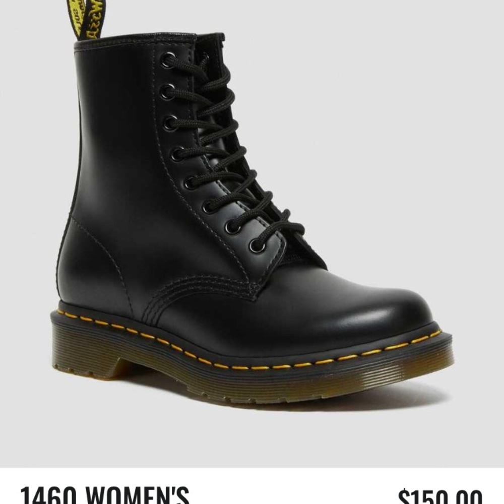 Dr. Martens 
1460 WOMENS LEATHER LACE UP BOOTS NWT